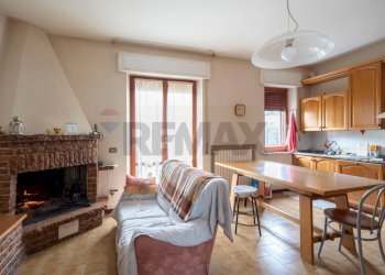 Sala da pranzo - Appartamento via salvo d'acquisto
 
22, Santa Maria Nuova - foto 13