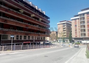 Edificio all\'aperto - Quadrilocale Perugia - foto 2