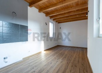 Stanza vuota - One-room apartment via della torre
19, Besana in Brianza - photo 3