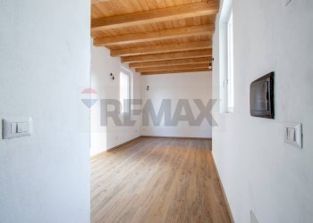 Stanza vuota - One-room apartment via della torre
19, Besana in Brianza - photo 6