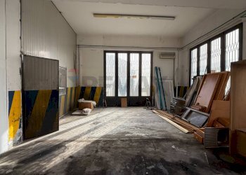 Parcheggio - Locale Commerciale Piazza Kennedy, Zafferana Etnea - foto 1