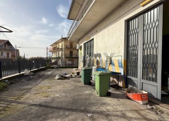 Edificio all\'aperto - Locale Commerciale Piazza Kennedy, Zafferana Etnea - foto 5