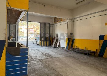 Parcheggio - Locale Commerciale Piazza Kennedy, Zafferana Etnea - foto 7