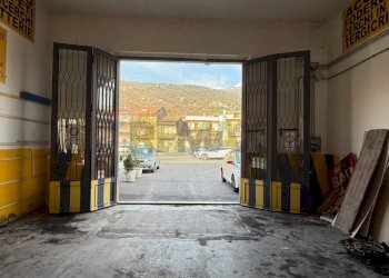 Parcheggio - Locale Commerciale Piazza Kennedy, Zafferana Etnea - foto 9