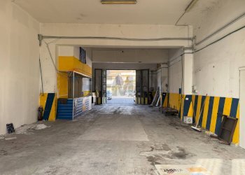 Parcheggio - Locale Commerciale Piazza Kennedy, Zafferana Etnea - foto 13