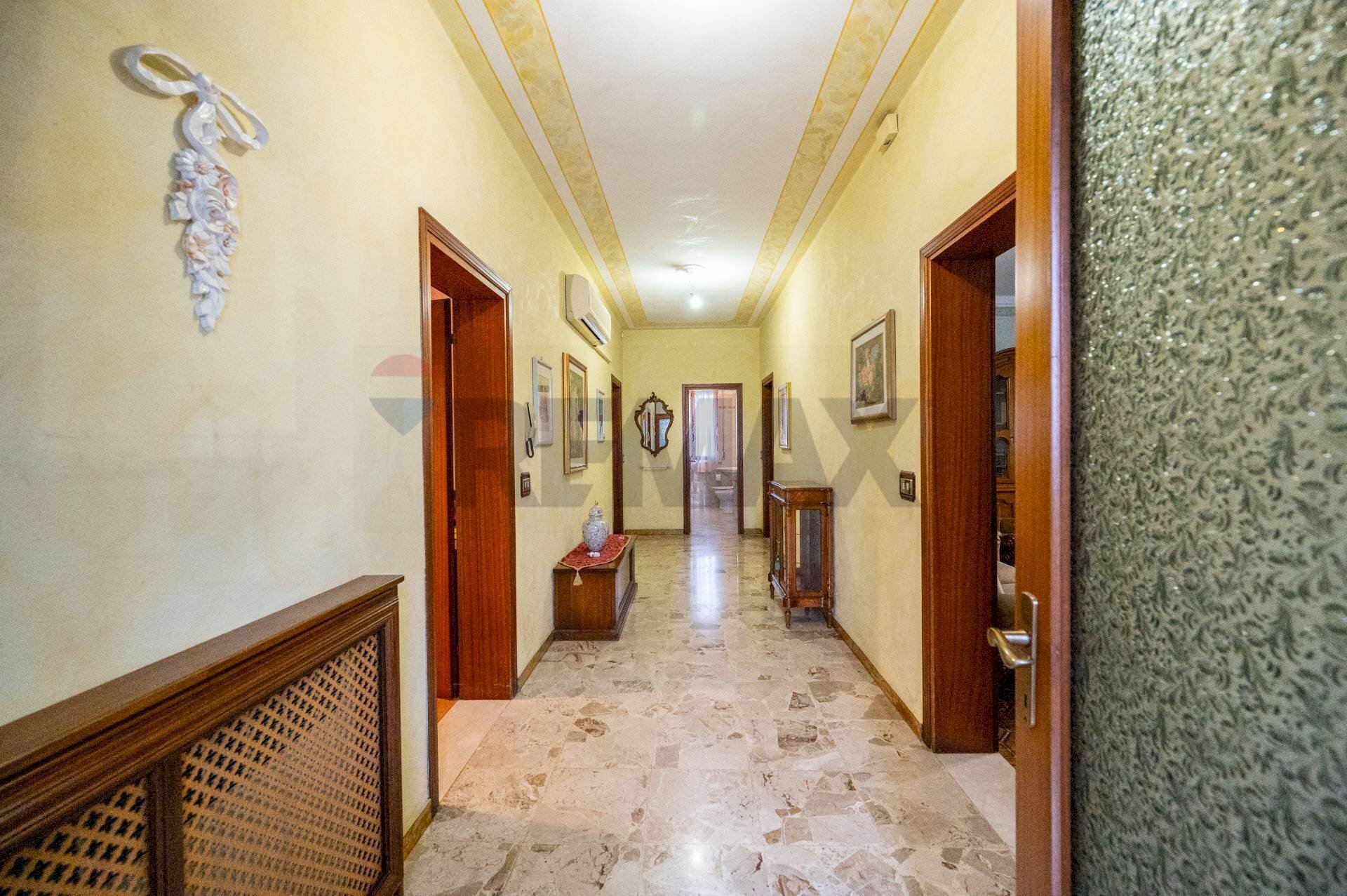 Hall / corridoio - Three-room apartment VIA GIANNETTO BONGIOVANNI
 
12, Dosolo - photo 2