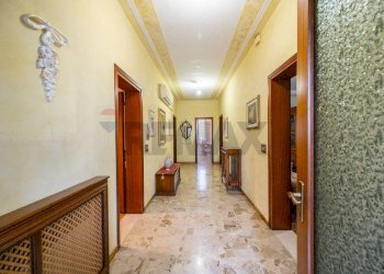 Hall / corridoio - Trilocale VIA GIANNETTO BONGIOVANNI
 
12, Dosolo - foto 2