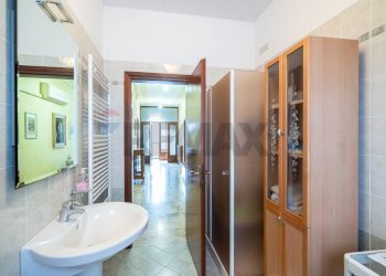 Bagno - Trilocale VIA GIANNETTO BONGIOVANNI
 
12, Dosolo - foto 20