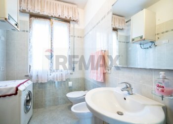 Bagno - Trilocale VIA GIANNETTO BONGIOVANNI
 
12, Dosolo - foto 21