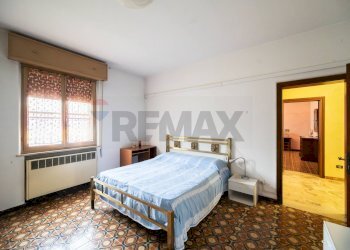 Camera / camera da letto - Trilocale VIA GIANNETTO BONGIOVANNI
 
12, Dosolo - foto 23