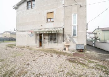 Casa all\'aperto - Trilocale VIA GIANNETTO BONGIOVANNI
 
12, Dosolo - foto 32