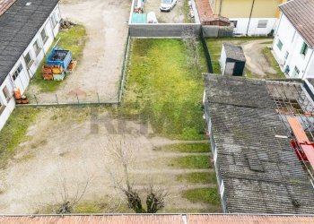 Giardino - Trilocale VIA GIANNETTO BONGIOVANNI
 
12, Dosolo - foto 39