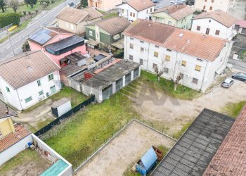 Edificio all\'aperto - Trilocale VIA GIANNETTO BONGIOVANNI
 
12, Dosolo - foto 42