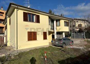 Casa all\'aperto - Quadrilocale Via Aldo Moro
 
2, L'Aquila - foto 4
