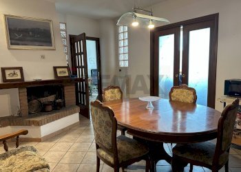 Sala da pranzo - Quadrilocale Via Aldo Moro
 
2, L'Aquila - foto 11