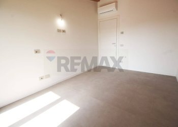 Stanza vuota - Attico Torre de' Roveri - foto 20