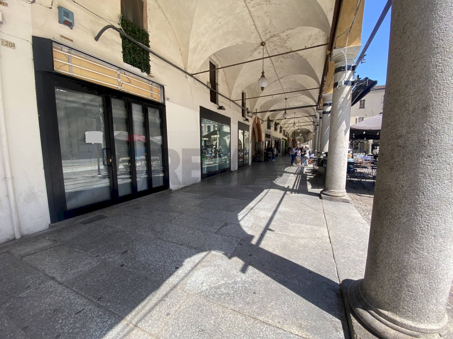 Edificio all\'aperto - Locale Commerciale Via Fratelli Rosselli
 
20/A, Novara - foto 1