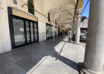 Edificio all\'aperto - Locale Commerciale Via Fratelli Rosselli
 
20/A, Novara - foto 1