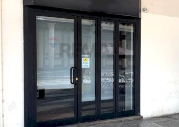 Edificio all\'aperto - Locale Commerciale Via Fratelli Rosselli
 
20/A, Novara - foto 2