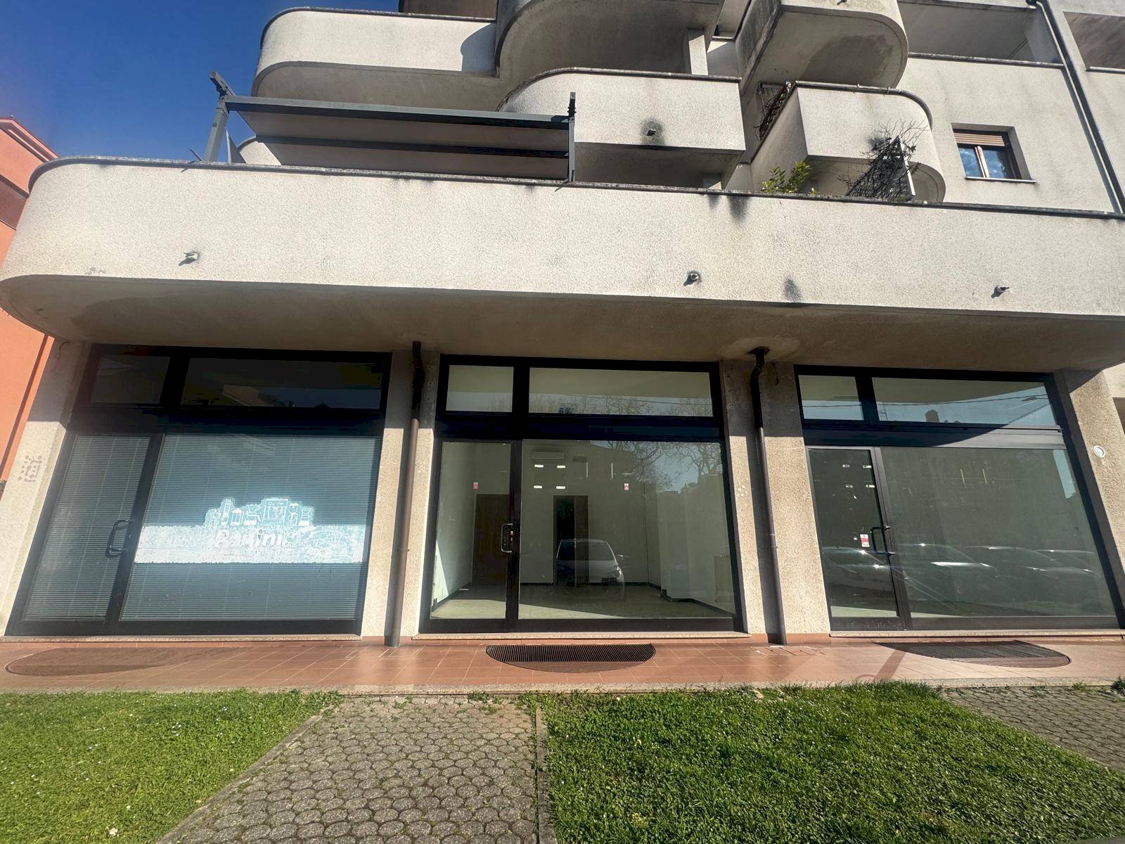 Foto 1 - Commercial Premises Via Roma
 
50, Cardano al Campo - photo 1