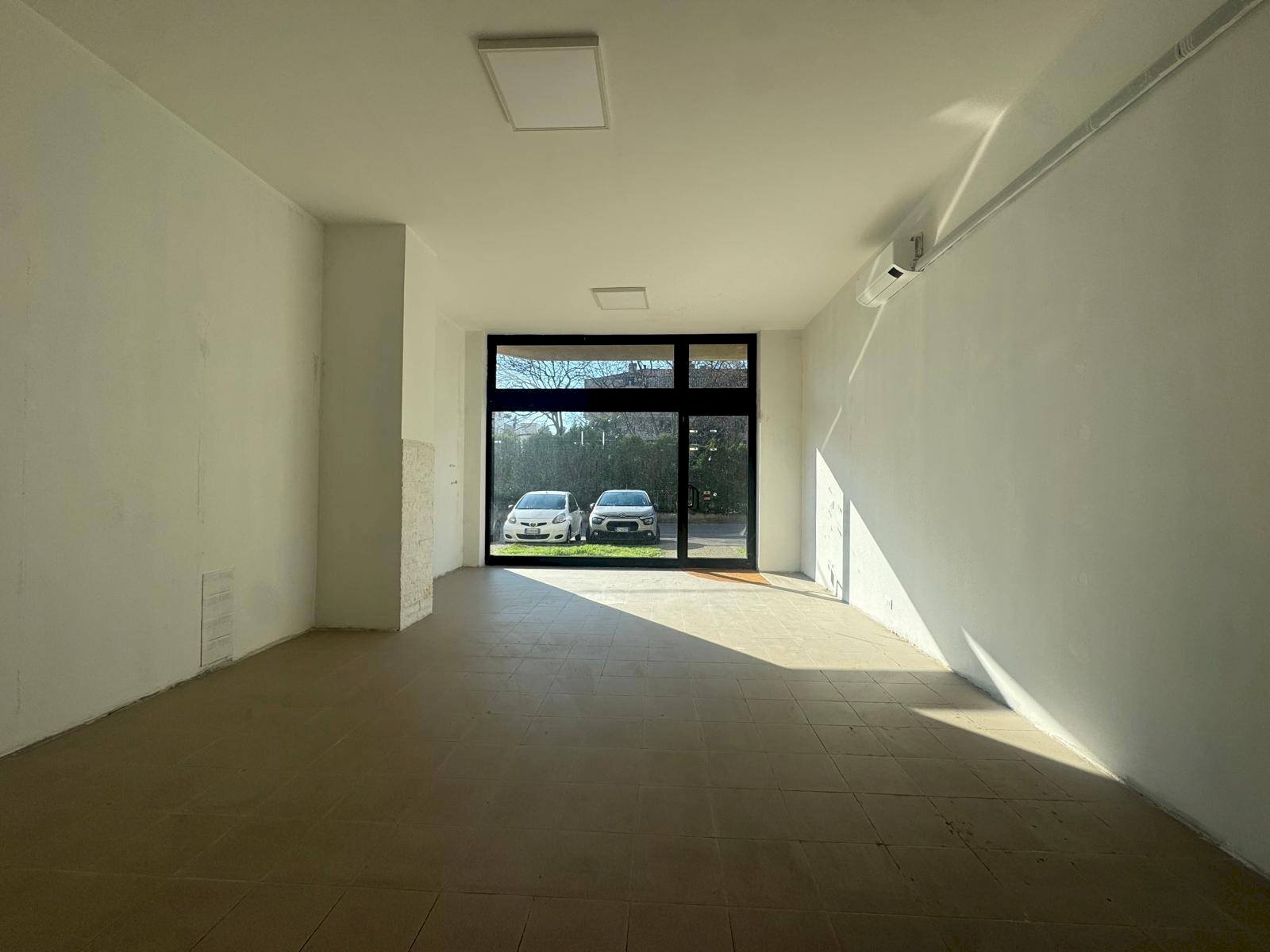 Foto 3 - Commercial Premises Via Roma
50, Cardano al Campo - photo 3