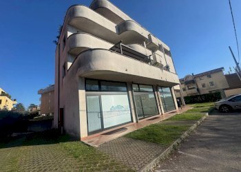 Foto 2 - Locale Commerciale Via Roma
50, Cardano al Campo - foto 2