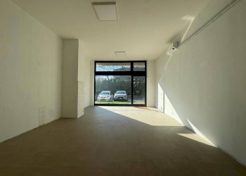 Foto 3 - Locale Commerciale Via Roma
50, Cardano al Campo - foto 3