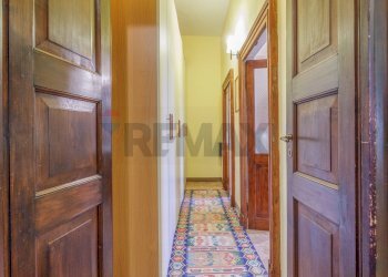 Hall / corridoio - Casa semi indipendente Strada Bassa Nuova
 
145, Parma - foto 39