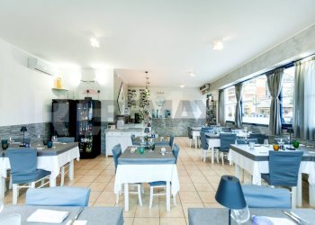 Sala da pranzo - Commercial Activity Via Di Pietralata
 
189, Roma - photo 12