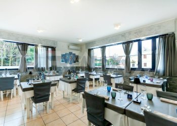 Sala da pranzo - Commercial Activity Via Di Pietralata
 
189, Roma - photo 14