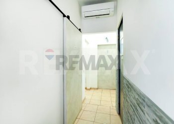 Hall / corridoio - Commercial Activity Via Di Pietralata
 
189, Roma - photo 18