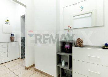 Hall / corridoio - Commercial Activity Via Di Pietralata
 
189, Roma - photo 19