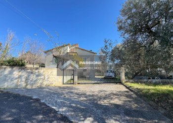 Foto 2 - Casa indipendente Via cascioni
 
4, Sant'Omero - foto 2