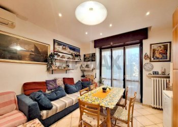 Sala da pranzo - Trilocale Via Carducci
 
15, Cairate - foto 2