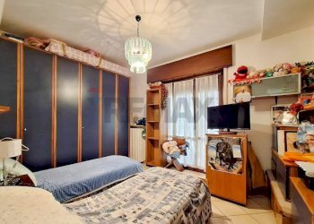 Camera / camera da letto - Trilocale Via Carducci
 
15, Cairate - foto 4