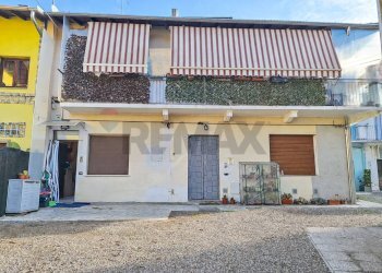 Casa all\'aperto - Trilocale Via Carducci
 
15, Cairate - foto 9