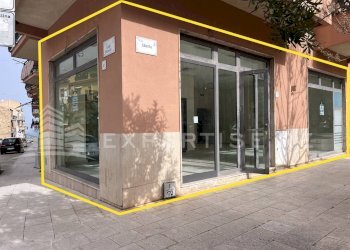 Foto 1 - Locale Commerciale Via Libertà
 
17, Pollina - foto 1