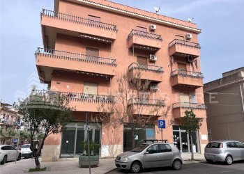 Foto 2 - Locale Commerciale Via Libertà
 
17, Pollina - foto 2