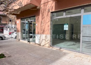 Foto 6 - Locale Commerciale Via Libertà
 
17, Pollina - foto 6