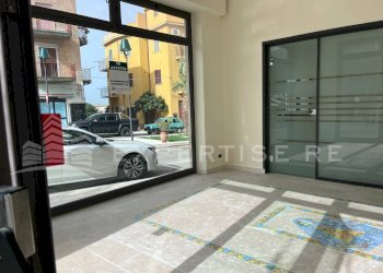 Foto 7 - Locale Commerciale Via Libertà
 
17, Pollina - foto 7