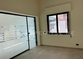 Foto 12 - Locale Commerciale Via Libertà
 
17, Pollina - foto 12