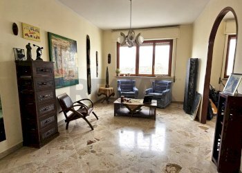 Soggiorno - Appartamento Viale della regione siciliana Nord Ovest
 
2551, Palermo - foto 2