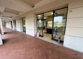 Foto 1 - Locale Commerciale Via Principe Umberto
 
15, Adro - foto 1