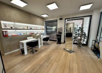 Foto 3 - Locale Commerciale Via Principe Umberto
 
15, Adro - foto 3