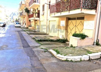 Edificio all\'aperto - Locale Commerciale Via Lazio
 
26, Capaci - foto 13