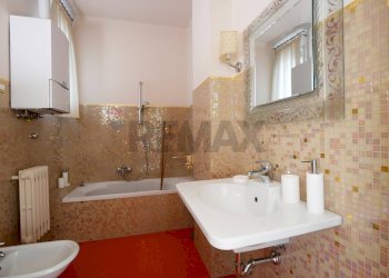 Bagno - Trilocale Via Genova
 
41, Gravina in Puglia - foto 5