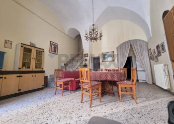 Sala da pranzo - Casa indipendente Via Museo
 
1/5, Gravina in Puglia - foto 2