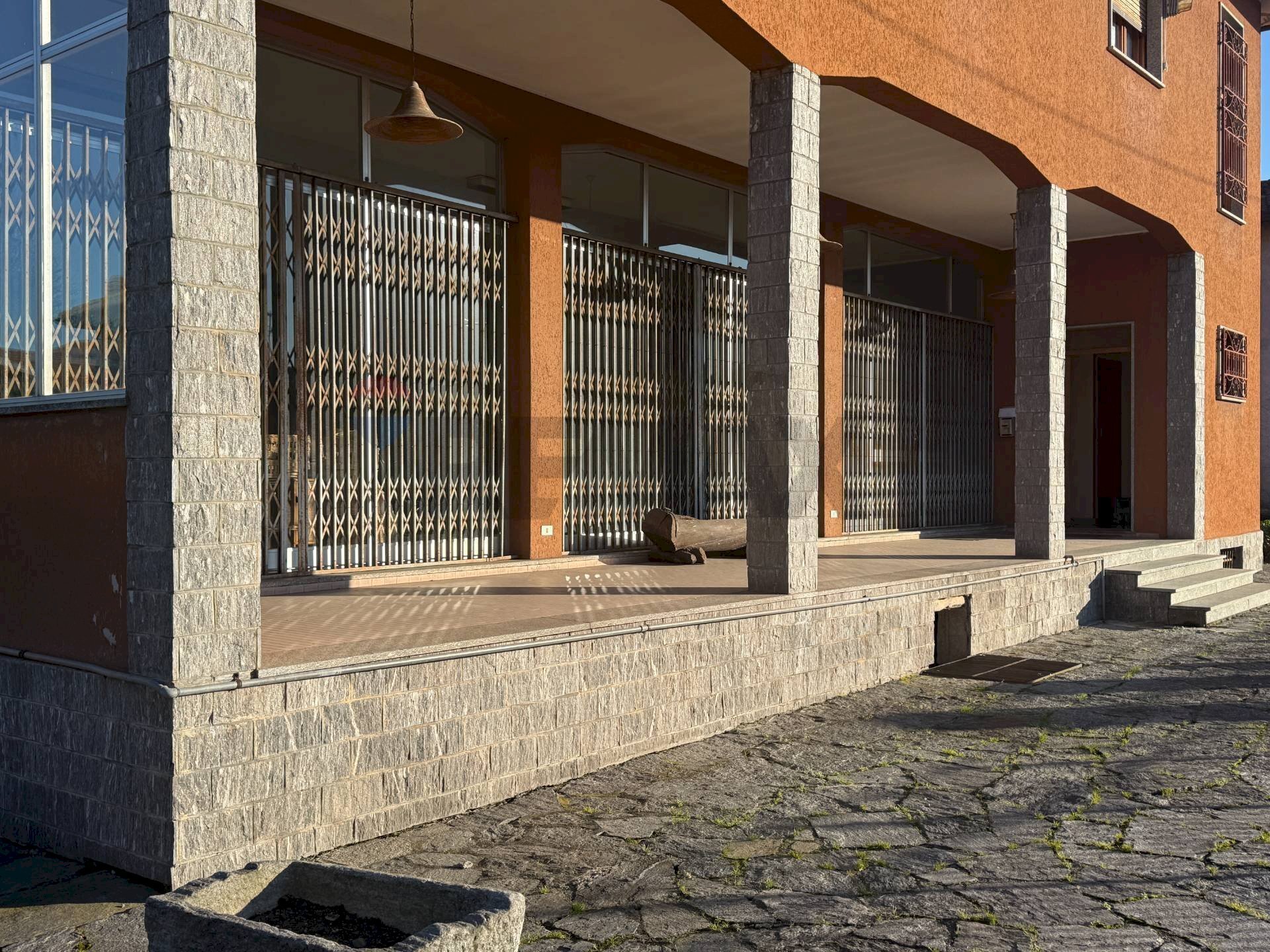 Edificio all\'aperto - Villa via Manzoni
19, Brebbia - foto 2