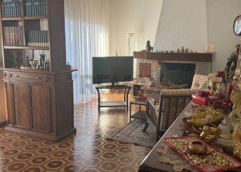 Soggiorno - Villa via Manzoni
 
19, Brebbia - foto 1