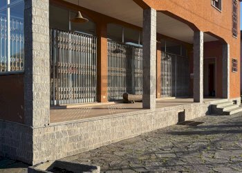 Edificio all\'aperto - Villa via Manzoni
 
19, Brebbia - foto 2